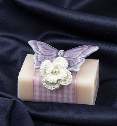 8104305 / 5607S-C - Kippers - Jasmin avec papillon, fleur en crochet et ruban vichy